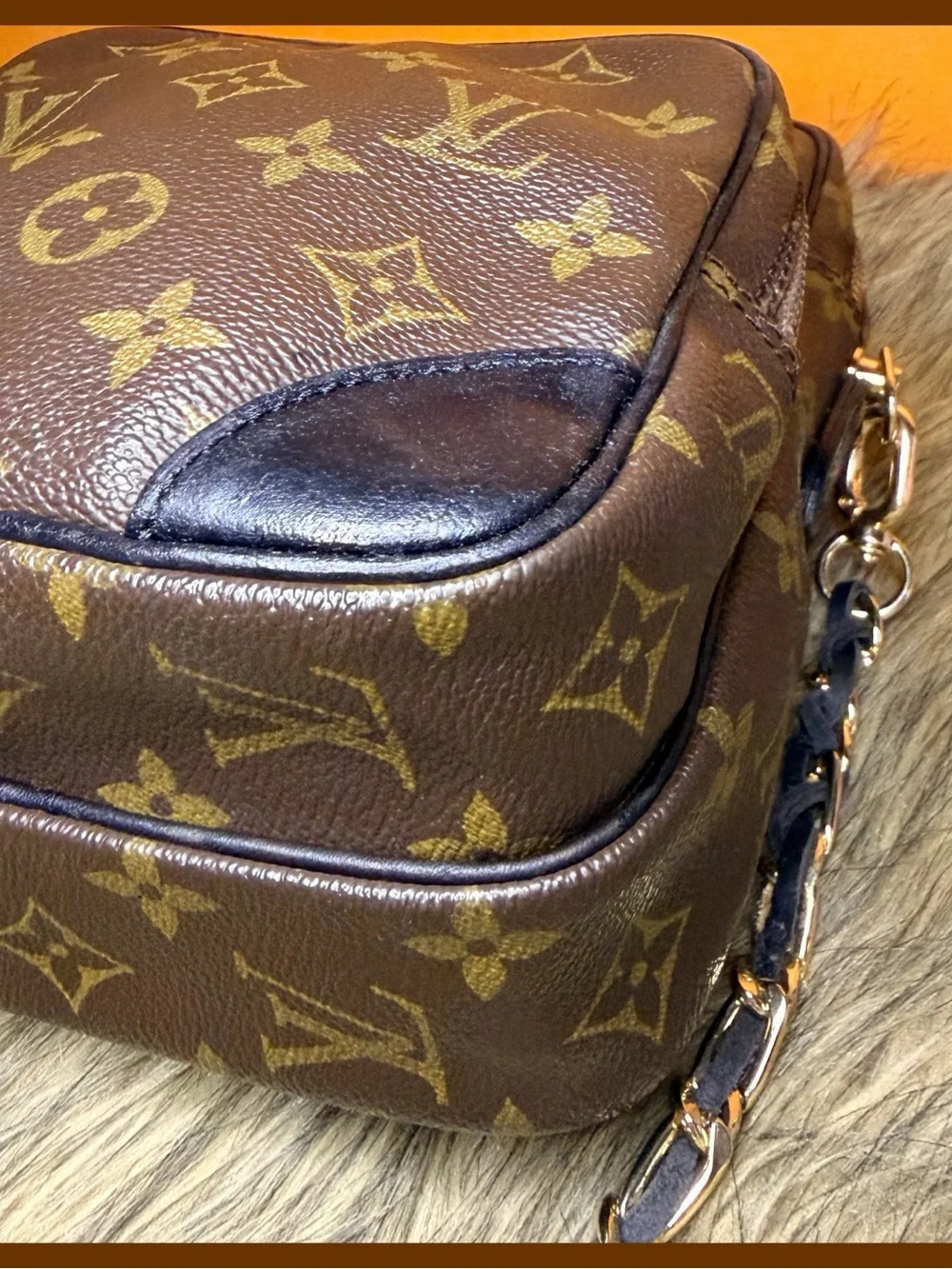 Louis Vuitton compact louis